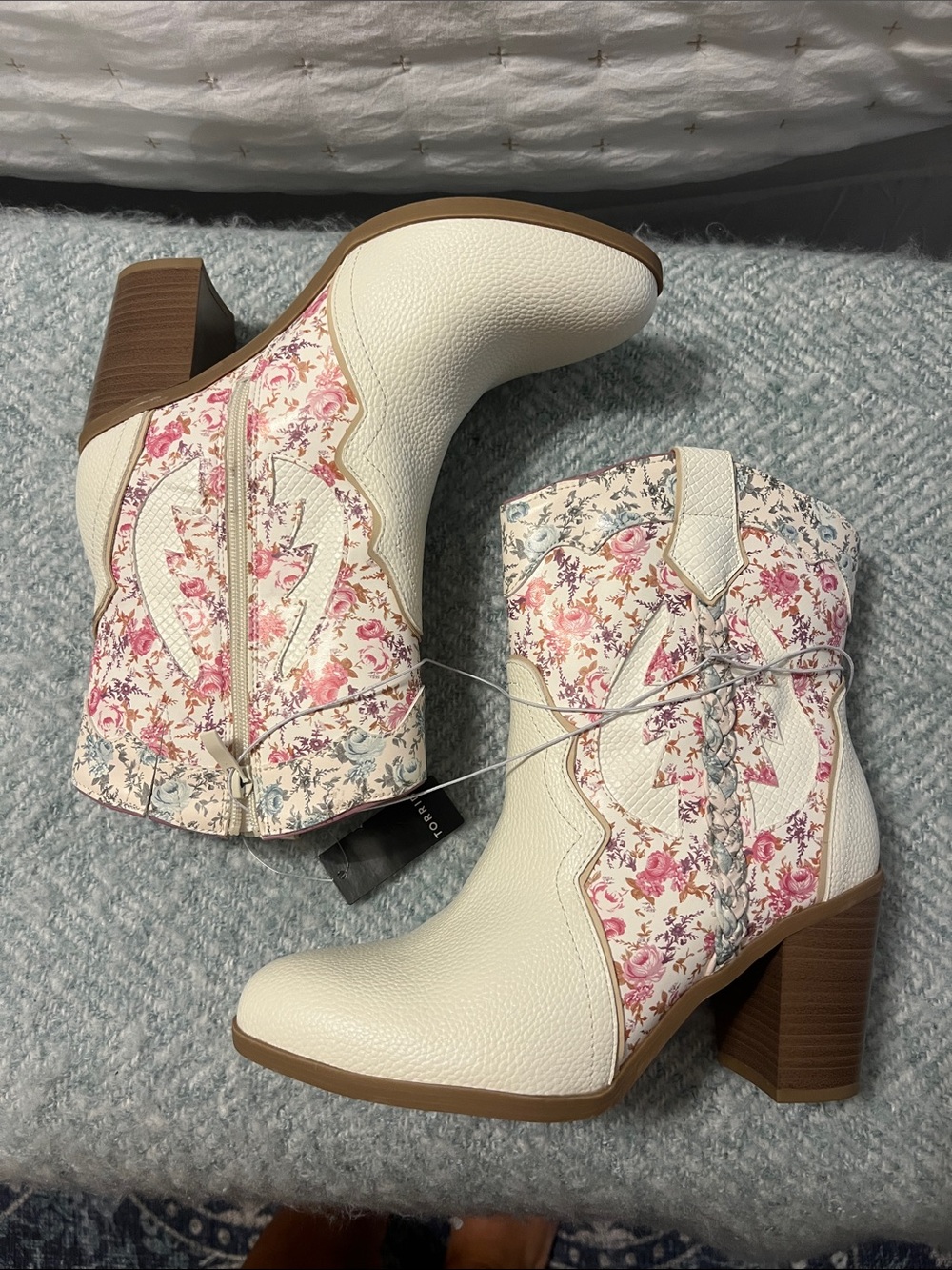 torrid Cream Floral Western Block Heel Ankle Boots 10w